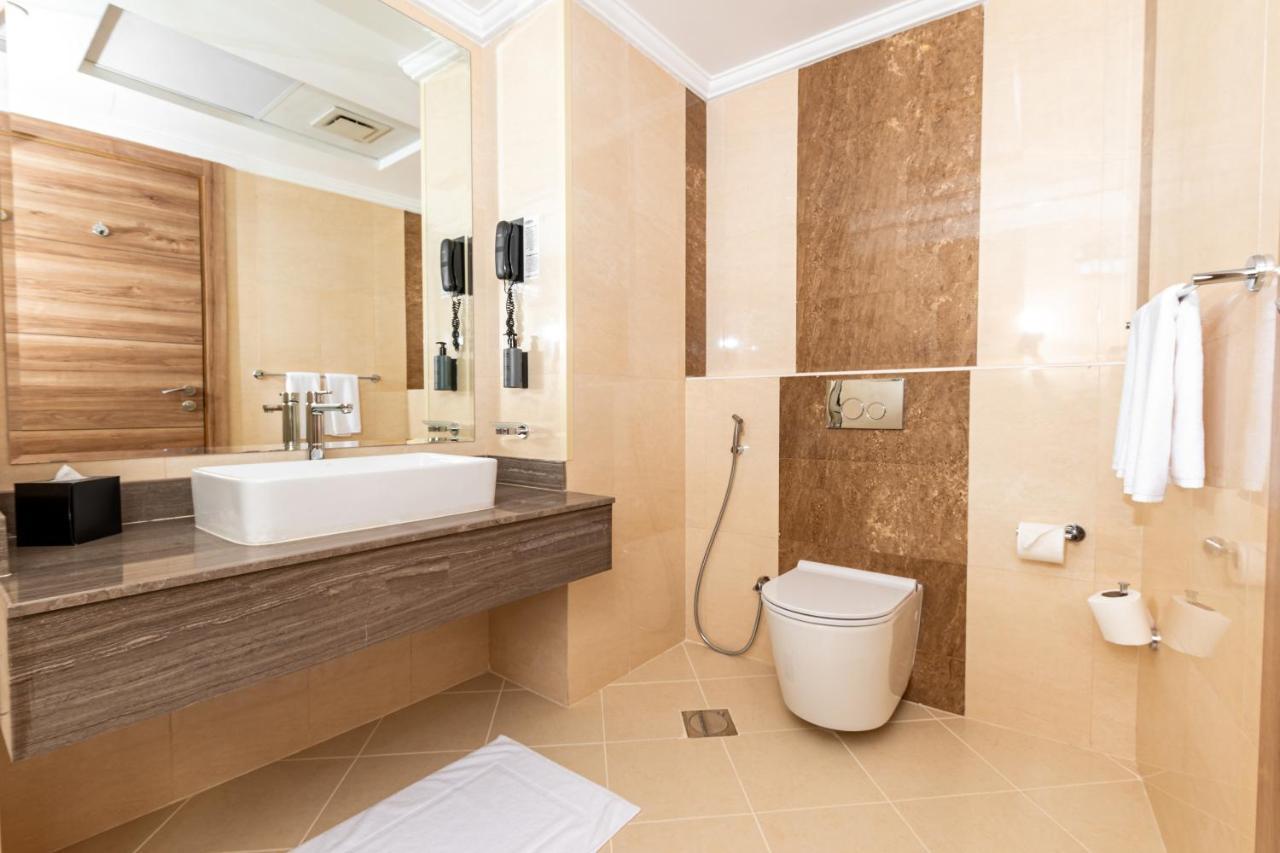 Pyramisa Hotel Apartments Dubai Exterior photo