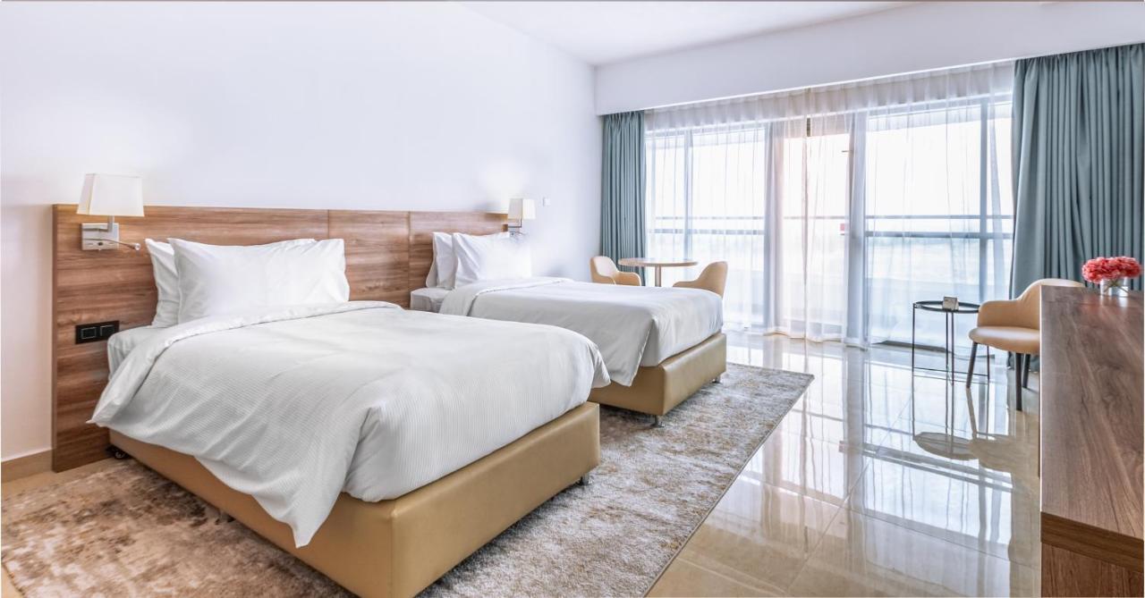 Pyramisa Hotel Apartments Dubai Exterior photo