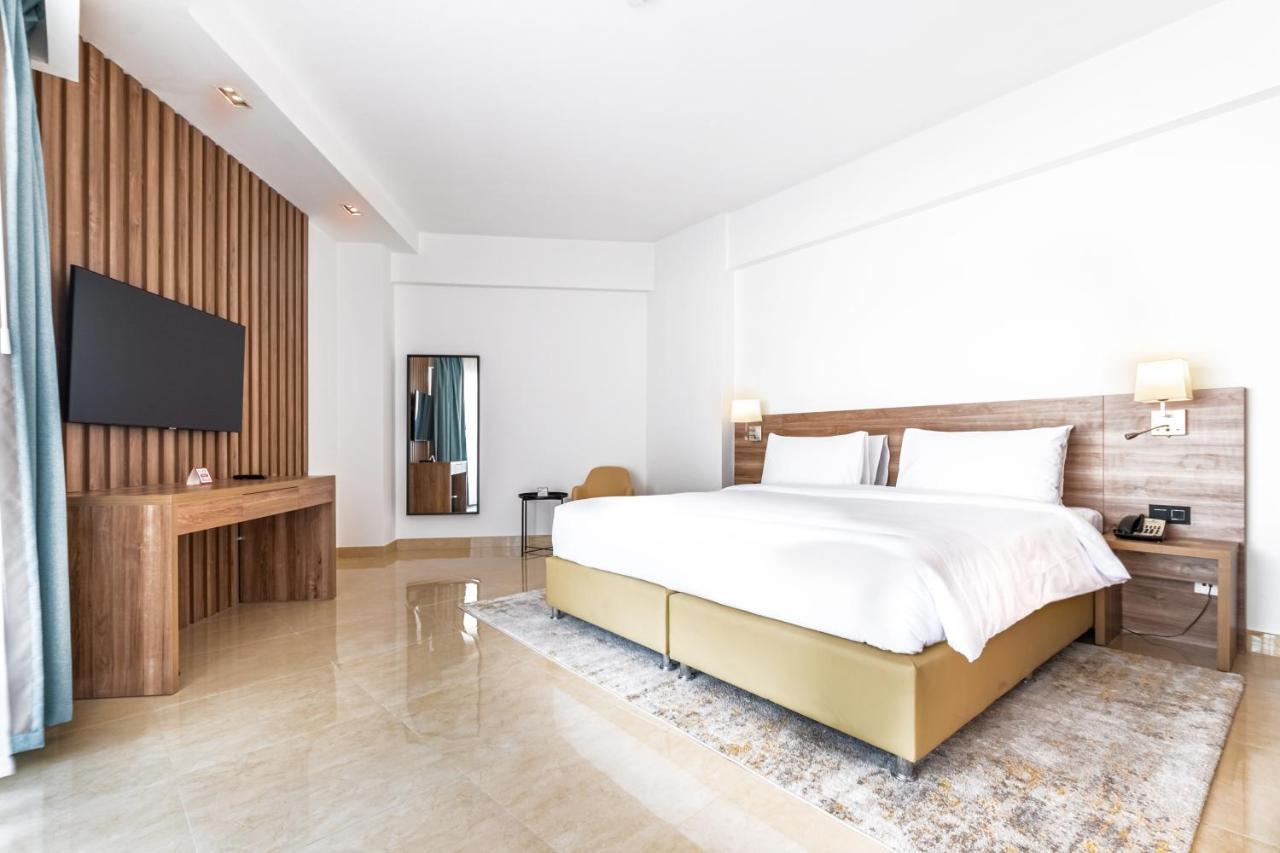Pyramisa Hotel Apartments Dubai Exterior photo
