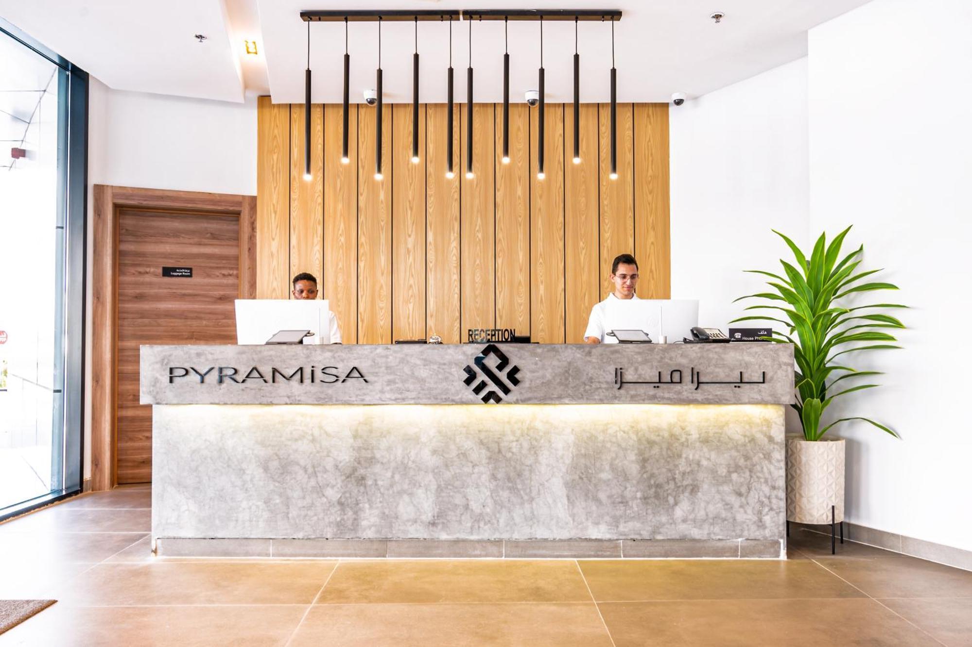 Pyramisa Hotel Apartments Dubai Exterior photo
