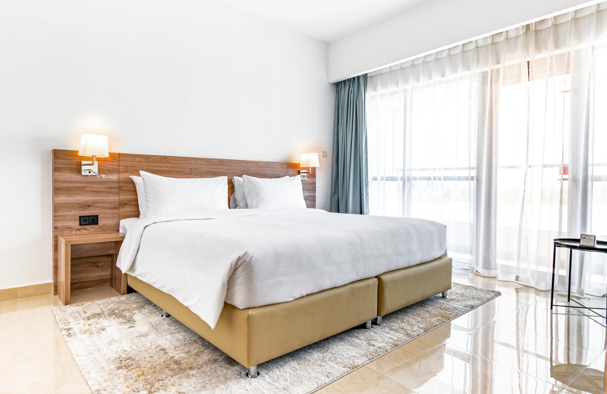 Pyramisa Hotel Apartments Dubai Exterior photo