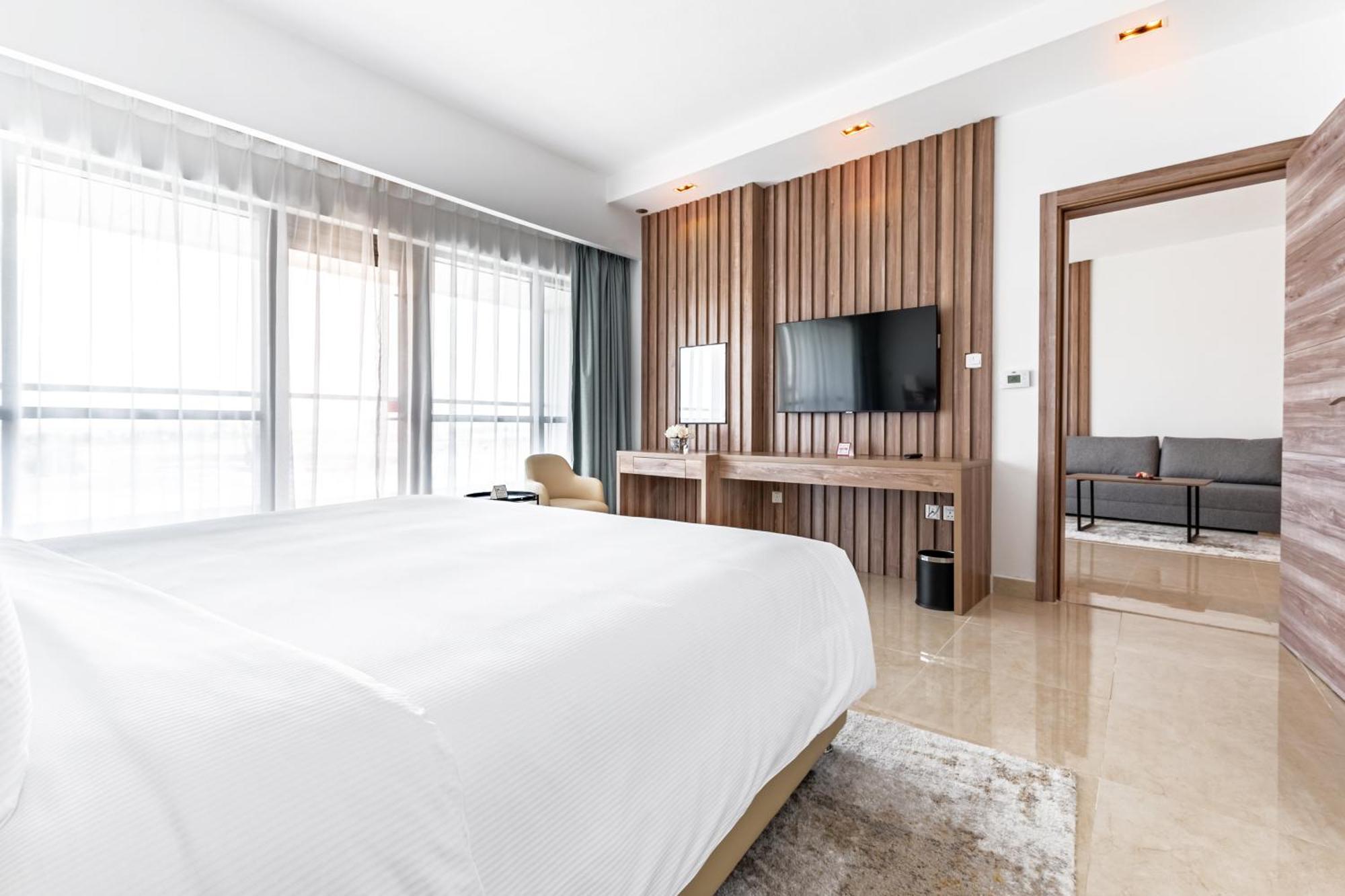 Pyramisa Hotel Apartments Dubai Exterior photo